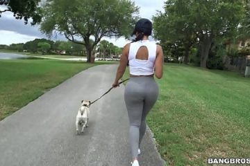 I’m walking my friend’s dog and I take advantage of the situation to convince her to have sex